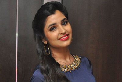 anchor-shyamala-at-next-nuvve-audio-launch